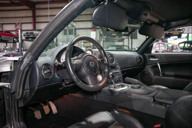 Photo of 2004 Silver Dodge Viper