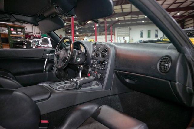 Photo of 2004 Silver Dodge Viper