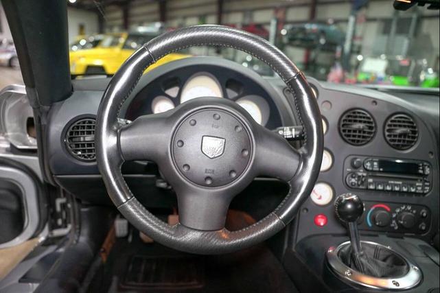 Photo of 2004 Silver Dodge Viper