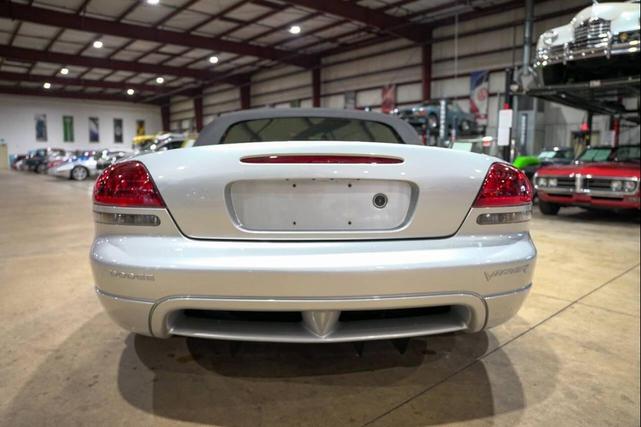 Photo of 2004 Silver Dodge Viper