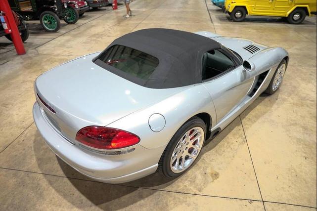 Photo of 2004 Silver Dodge Viper