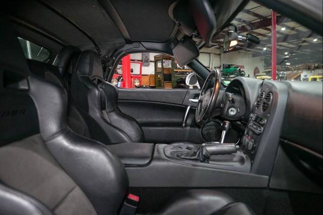Photo of 2004 Silver Dodge Viper