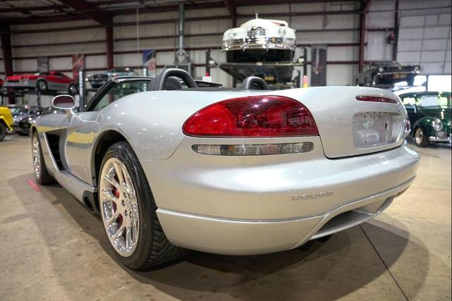 Photo of 2004 Silver Dodge Viper