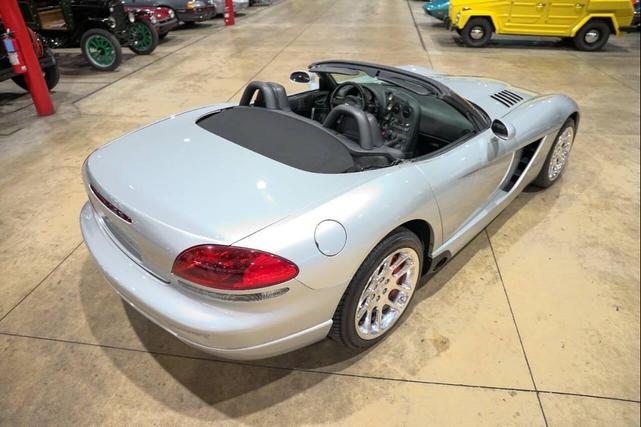 Photo of 2004 Silver Dodge Viper