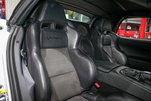 Photo of 2004 Silver Dodge Viper