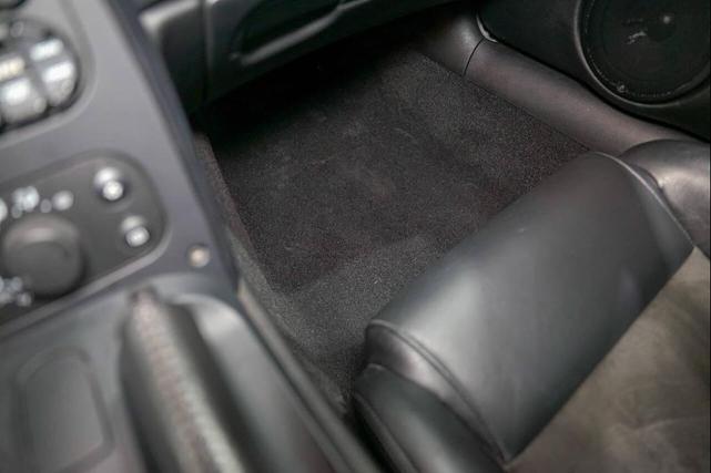 Photo of 2004 Silver Dodge Viper