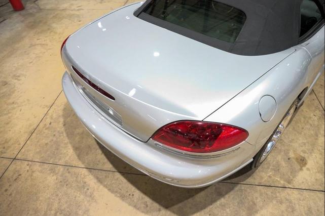 Photo of 2004 Silver Dodge Viper