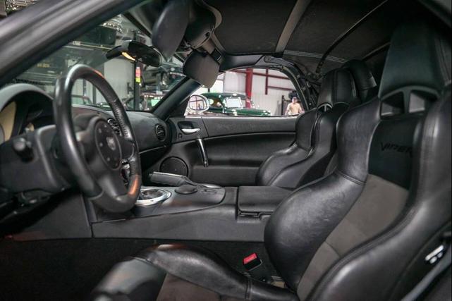 Photo of 2004 Silver Dodge Viper