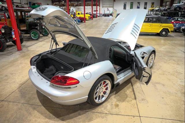 Photo of 2004 Silver Dodge Viper