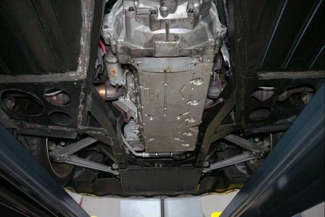 Photo of 2004 Silver Dodge Viper