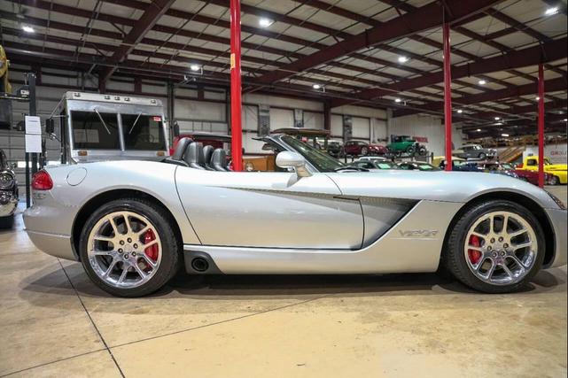Photo of 2004 Silver Dodge Viper