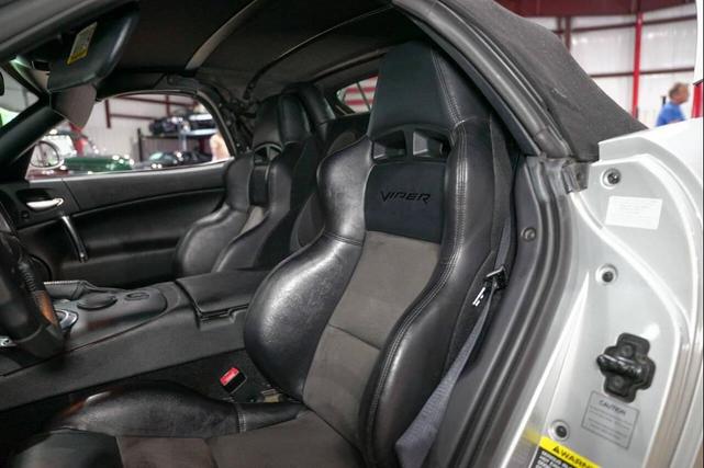 Photo of 2004 Silver Dodge Viper