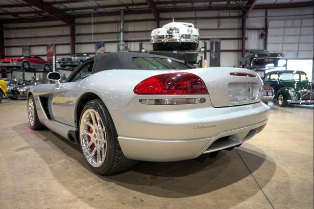Photo of 2004 Silver Dodge Viper