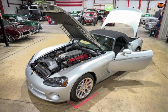 Photo of 2004 Silver Dodge Viper