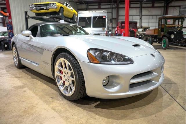 Photo of 2004 Silver Dodge Viper