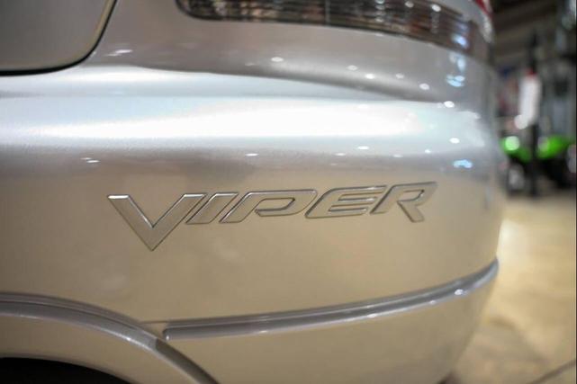 Photo of 2004 Silver Dodge Viper