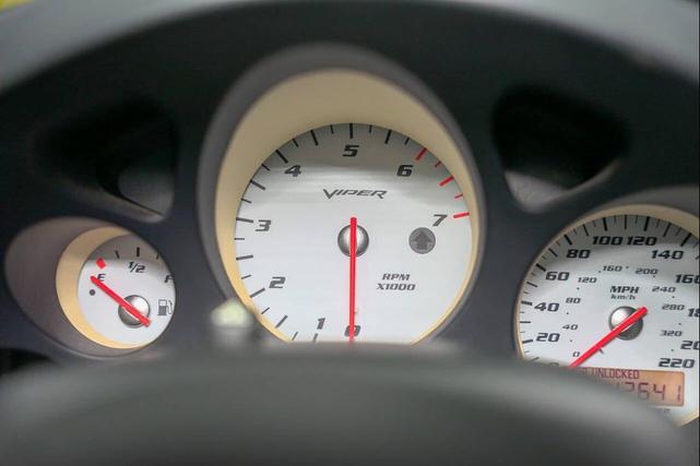Photo of 2004 Silver Dodge Viper