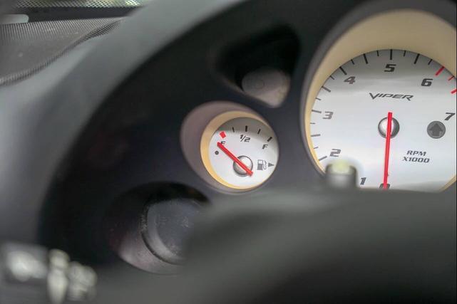 Photo of 2004 Silver Dodge Viper