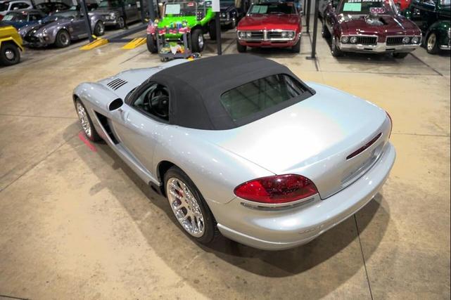 Photo of 2004 Silver Dodge Viper