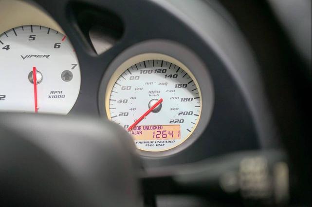 Photo of 2004 Silver Dodge Viper