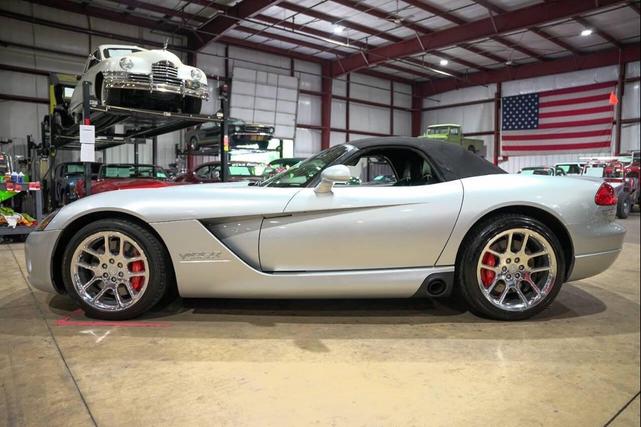 Photo of 2004 Silver Dodge Viper