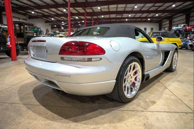 Photo of 2004 Silver Dodge Viper