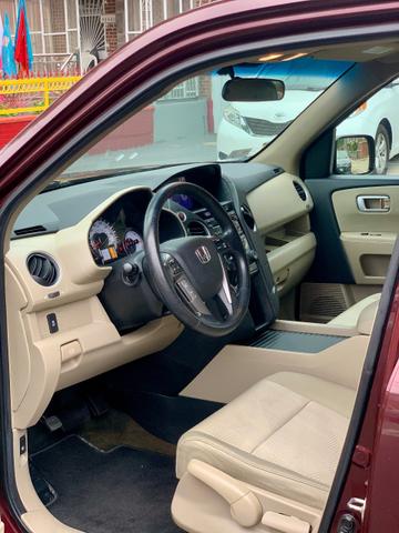 Photo of 2013 Burgundy Honda Pilot