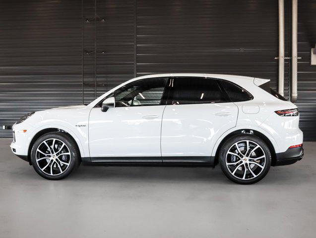 Photo of 2023 Carrara Wht Porsche Cayenne