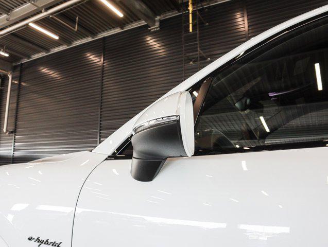 Photo of 2023 Carrara Wht Porsche Cayenne