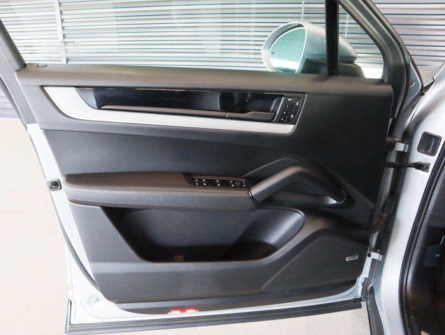 Photo of 2024 Dolomite Sil Porsche Cayenne