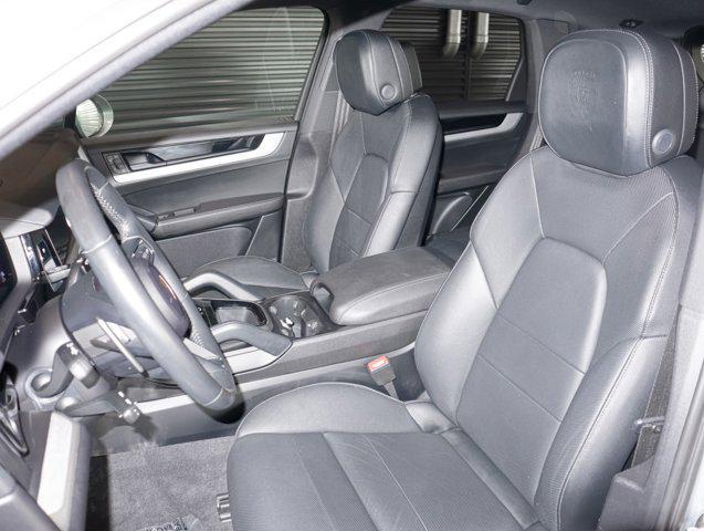 Photo of 2024 Dolomite Sil Porsche Cayenne
