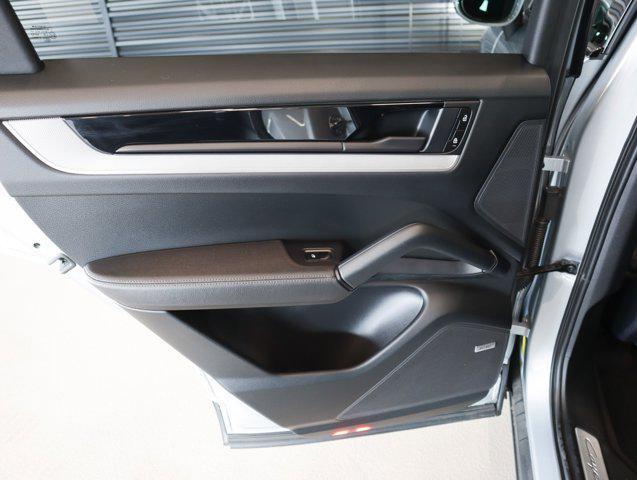 Photo of 2024 Dolomite Sil Porsche Cayenne