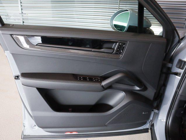 Photo of 2025 Arctic Grey Porsche Cayenne
