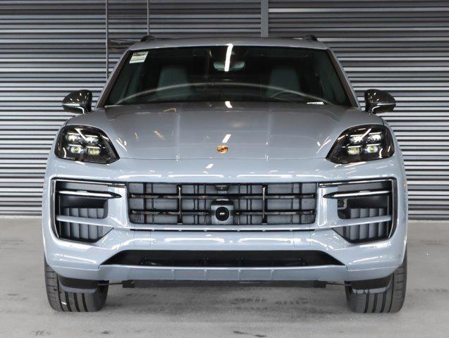 Photo of 2025 Arctic Grey Porsche Cayenne