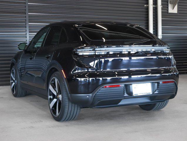 Photo of 2025 Jet Black Porsche Macan