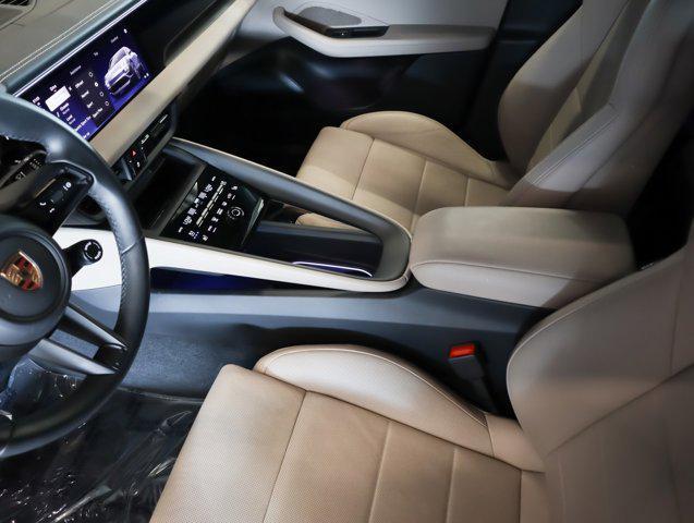 Photo of 2025 Jet Black Porsche Macan