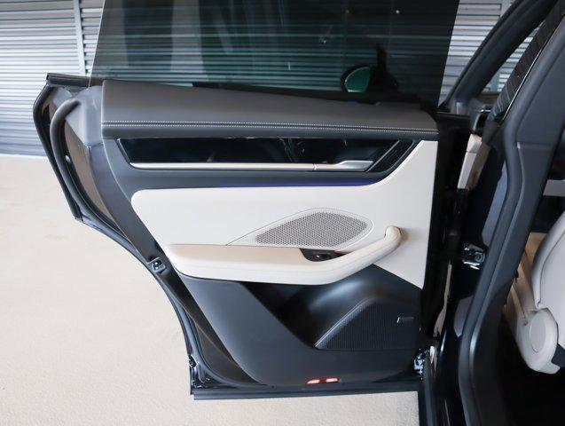 Photo of 2025 Jet Black Porsche Macan