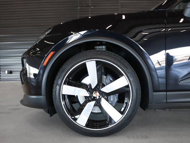 Photo of 2025 Jet Black Porsche Macan