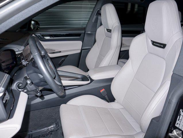Photo of 2025 Jet Black Porsche Macan