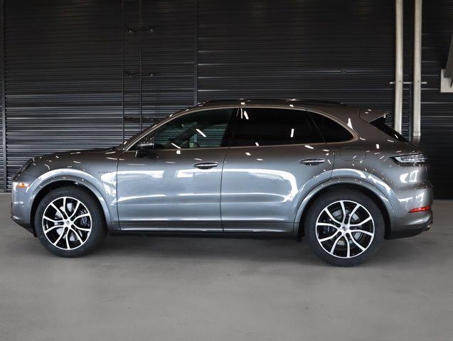Photo of 2025 Quartzite Gry Porsche Cayenne