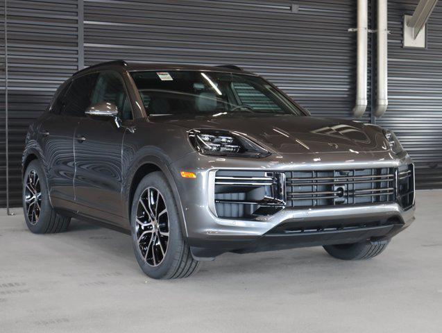 Photo of 2025 Quartzite Gry Porsche Cayenne