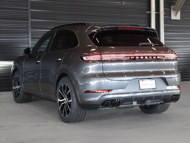 Photo of 2025 Quartzite Gry Porsche Cayenne