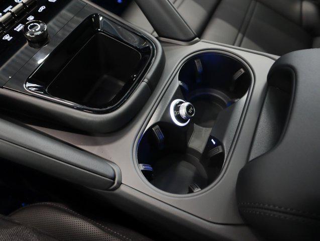 Photo of 2025 Quartzite Gry Porsche Cayenne