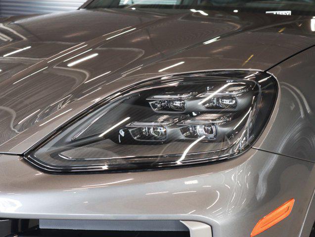 Photo of 2025 Quartzite Gry Porsche Cayenne