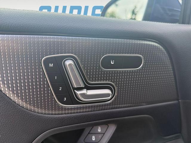 Photo of 2020 Galaxy Blue Metallic Mercedes-Benz GLB 250