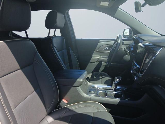 Photo of 2022 Summit White Chevrolet Traverse