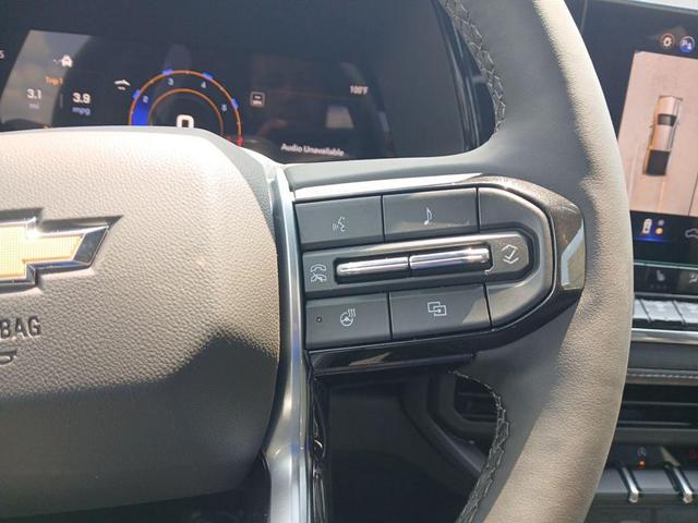 Photo of 2025 Summit White Chevrolet Colorado