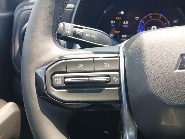 Photo of 2025 Summit White Chevrolet Colorado