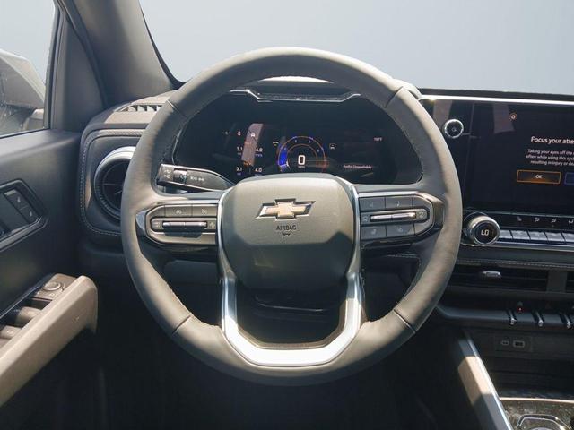 Photo of 2025 Summit White Chevrolet Colorado