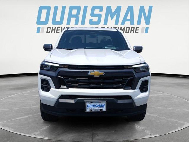 Photo of 2025 Summit White Chevrolet Colorado
